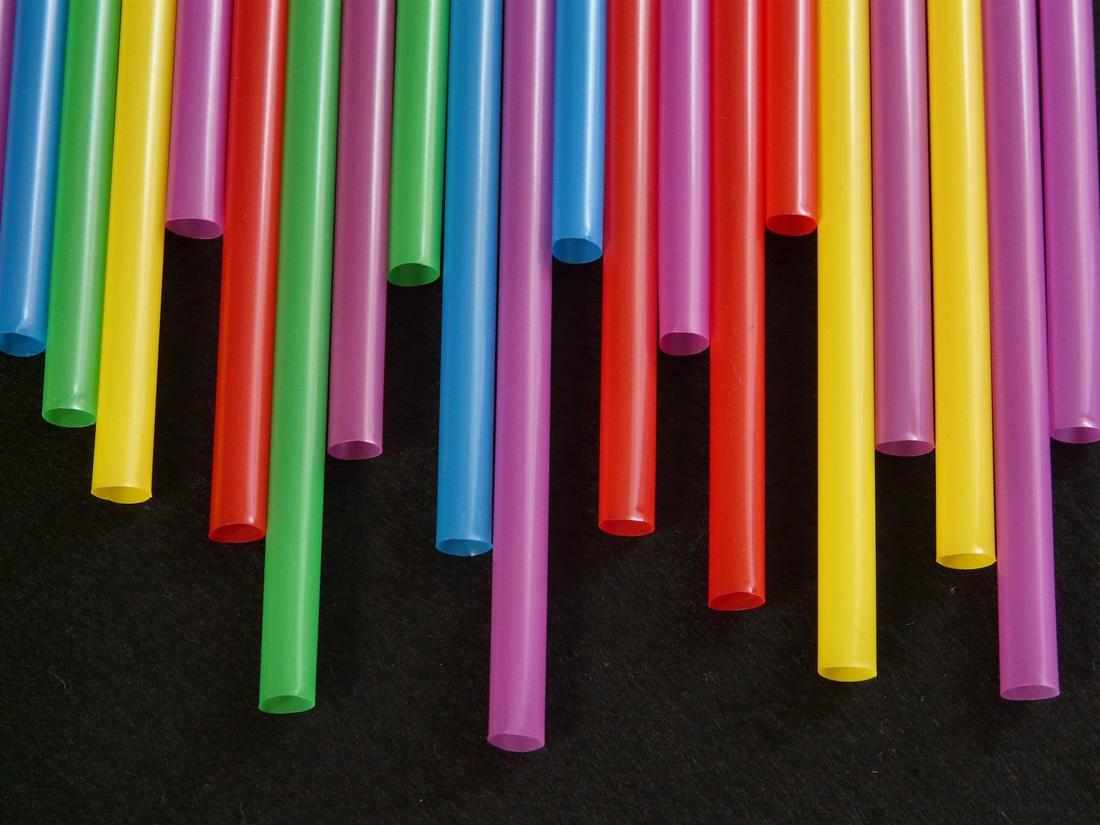 can-you-reuse-plastic-straws-thriftyreuse